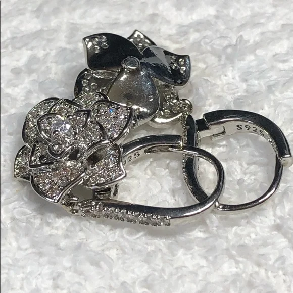 Elegant Silver Floral Earrings - Picture 6 of 8